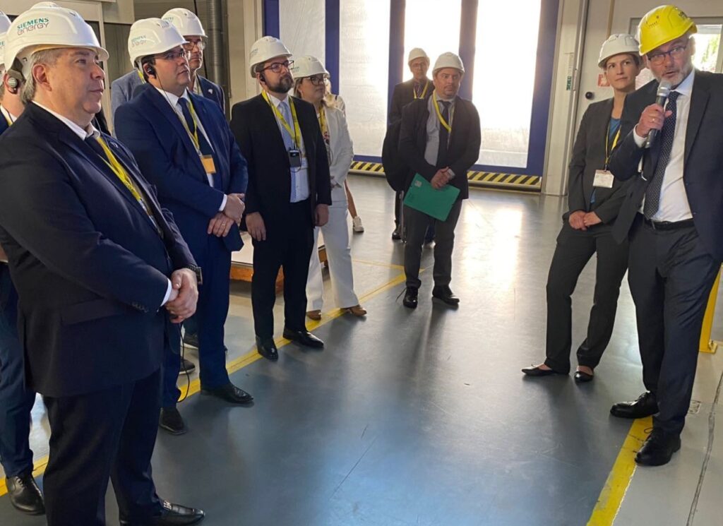 Em busca de investimentos para o Piauí, governador visita empresa líder em desenvolvimento de produtos energéticos