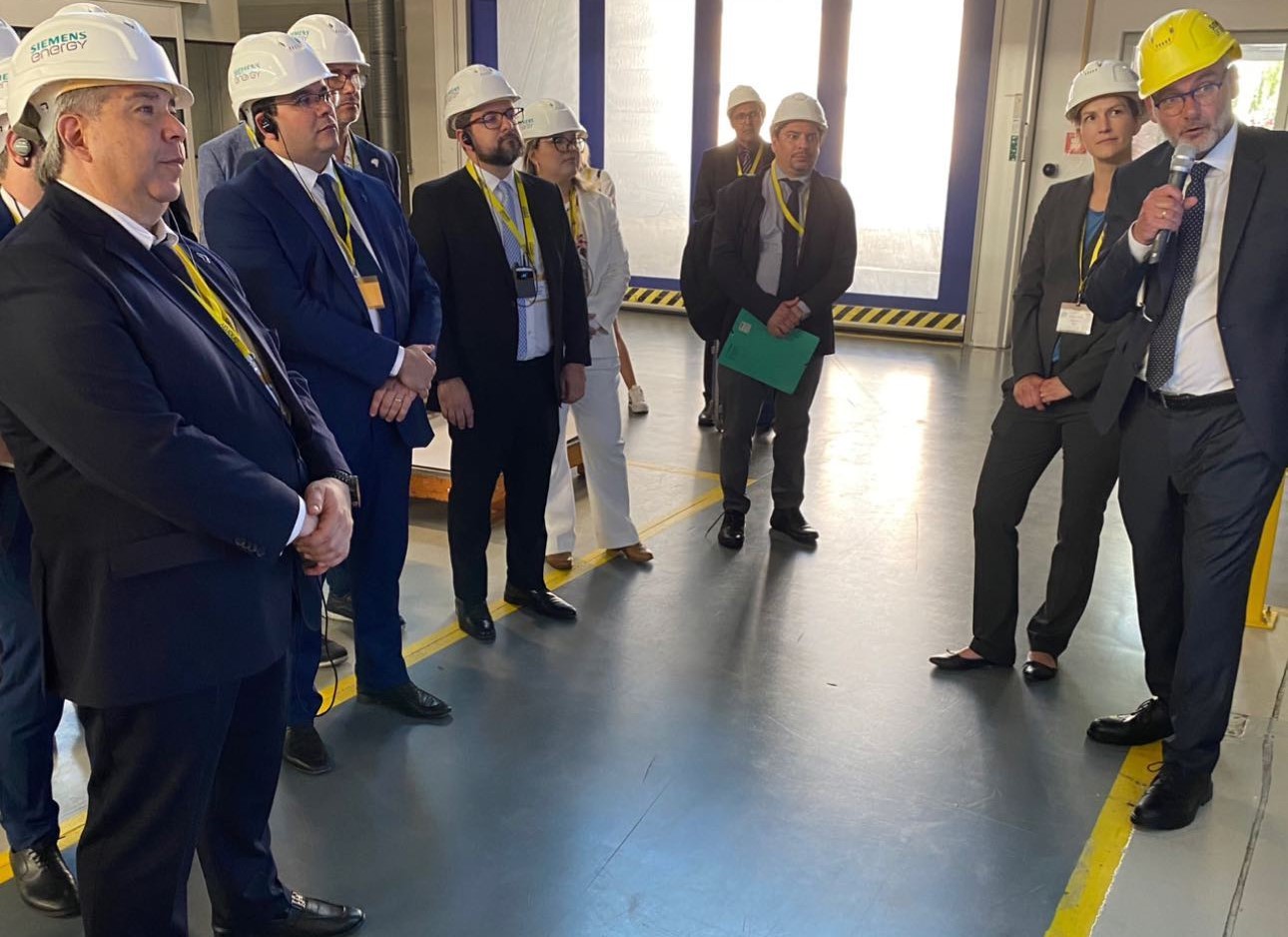 Em busca de investimentos para o Piauí, governador visita empresa líder em desenvolvimento de produtos energéticos