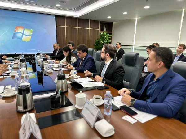 Governador discute parcerias em tecnologia, produção de aço verde e minério de ferro com empresários chineses