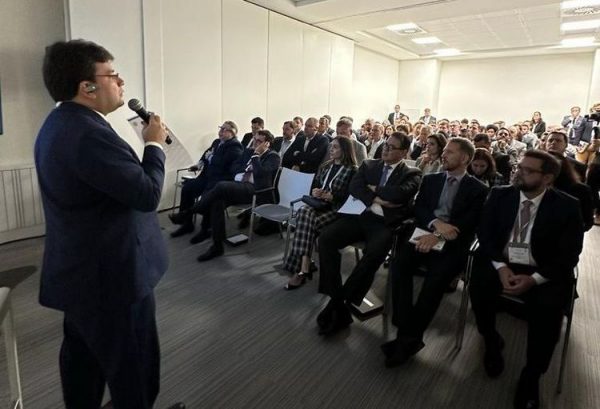 Rafael Fonteles apresenta potencial do Piauí na maior feira de hidrogênio verde do mundo, na Bélgica