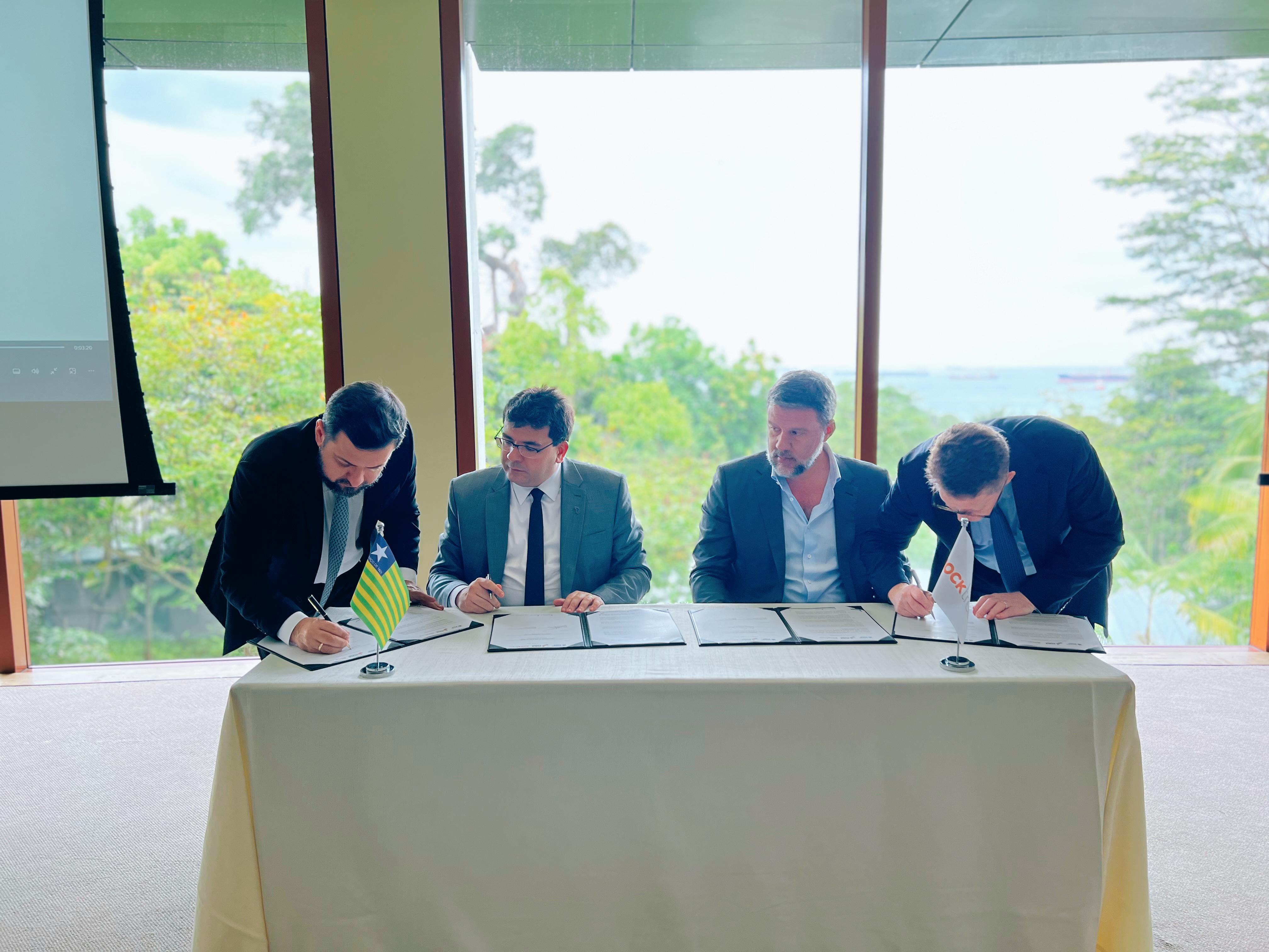 assinatura victor hugo.jpg