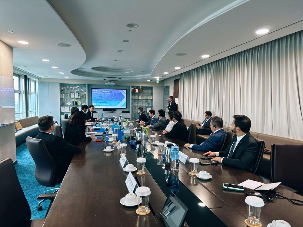 Governador trata de parcerias com um dos principais complexos marítimos do mundo, em Singapura