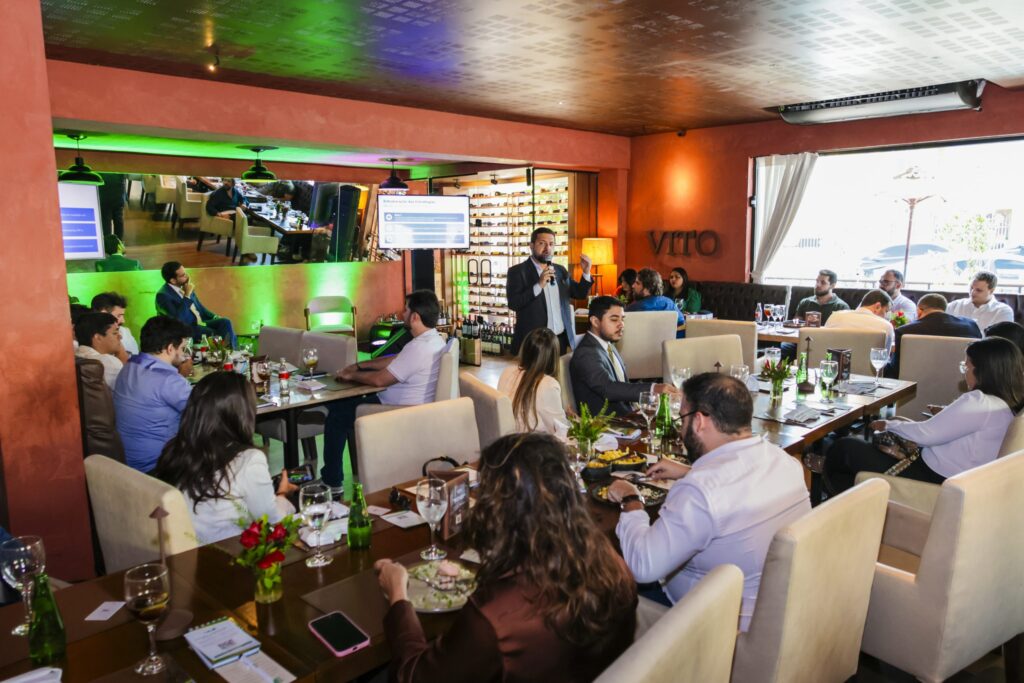 Presidente da Investe Piauí apresenta oportunidades de negócios em almoço com jovens empresários