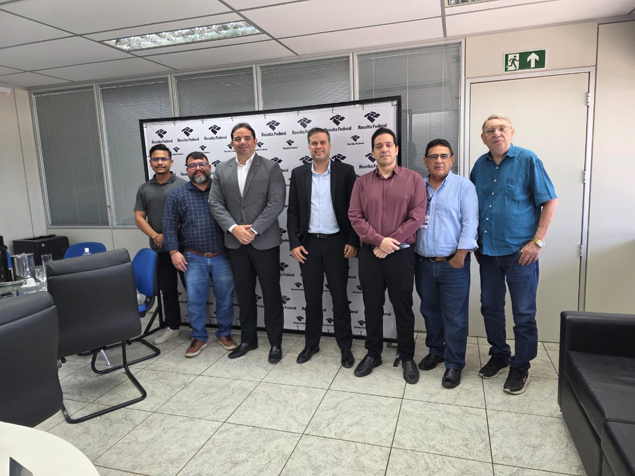 Equipe da Investe Piauí discute em reunião com a Receita Federal o alfandegamento do Porto Piauí